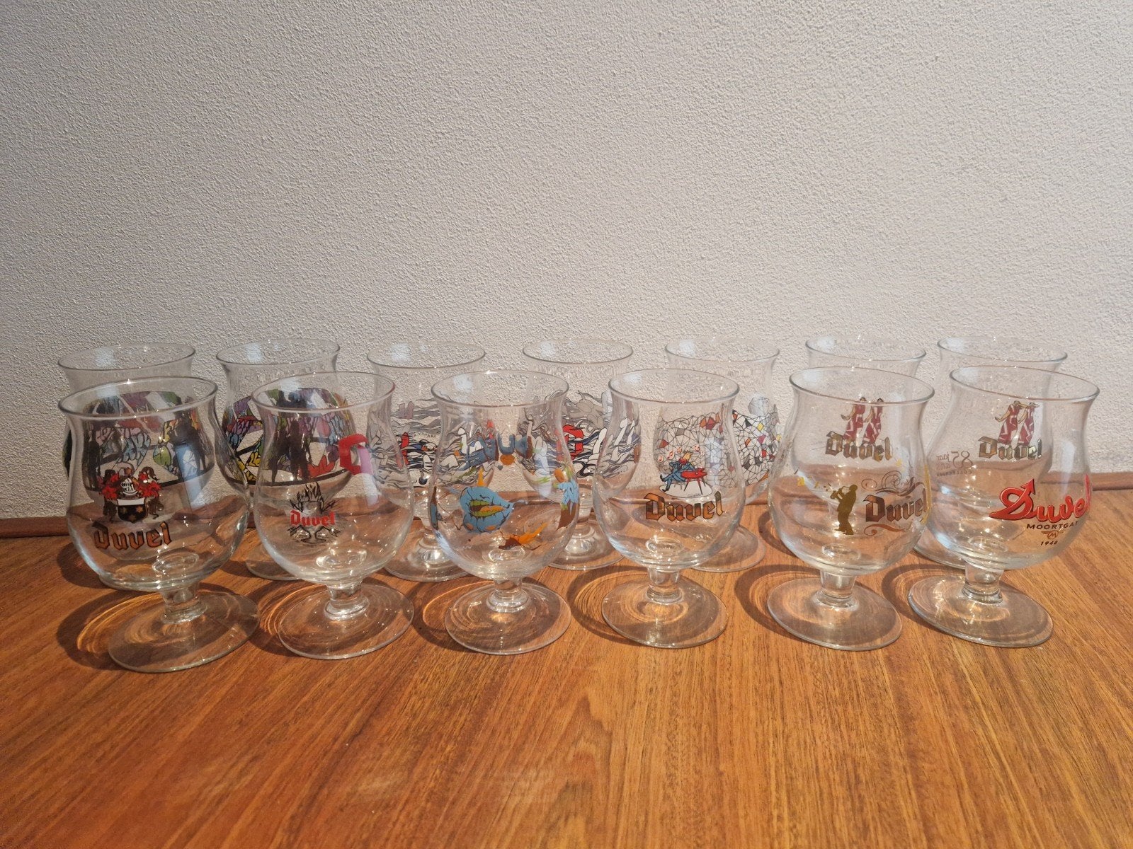 Duvel 13 mooie en gedetailleerde bierglazen in goede staat!, Ophalen of Verzenden, Zo goed als nieuw, Glas of Glazen, Duvel