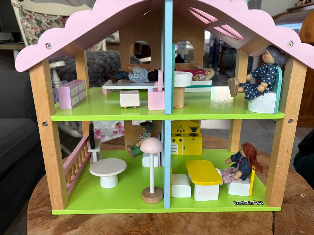 Schattig poppenhuisje, Kinderen en Baby's, Speelgoed | Poppenhuizen, Ophalen of Verzenden, Zo goed als nieuw
