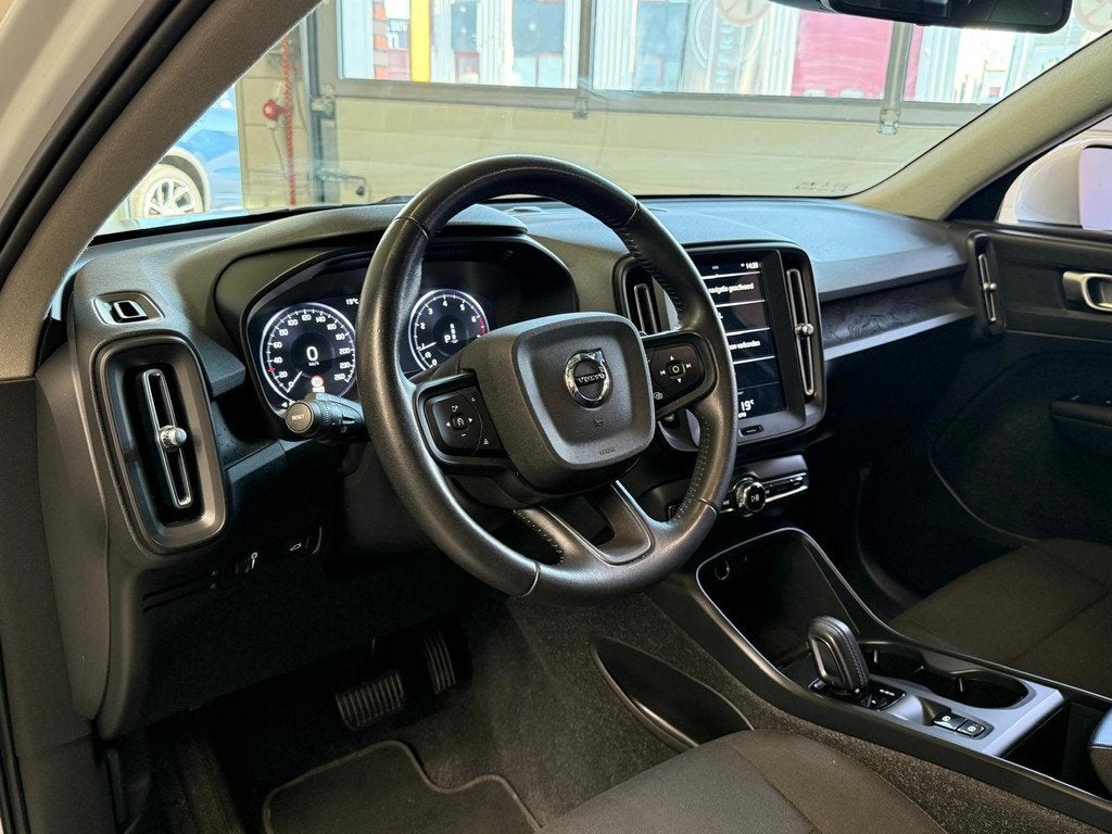 Volvo XC40 Momentum Core Automaat, Carplay, Camera, Auto's, Volvo, 129 pk, Wit, Origineel Nederlands, Bedrijf