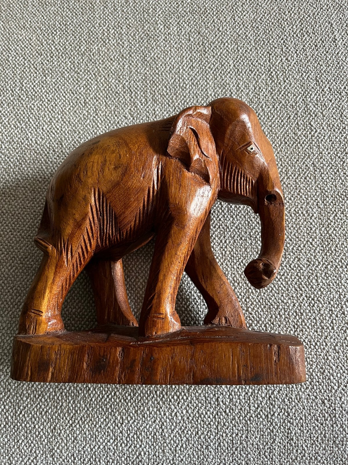 Houten olifant beeldje, handgesneden, Antiek en Kunst, Ophalen, Minder dan 20 cm, Beeld, Hout