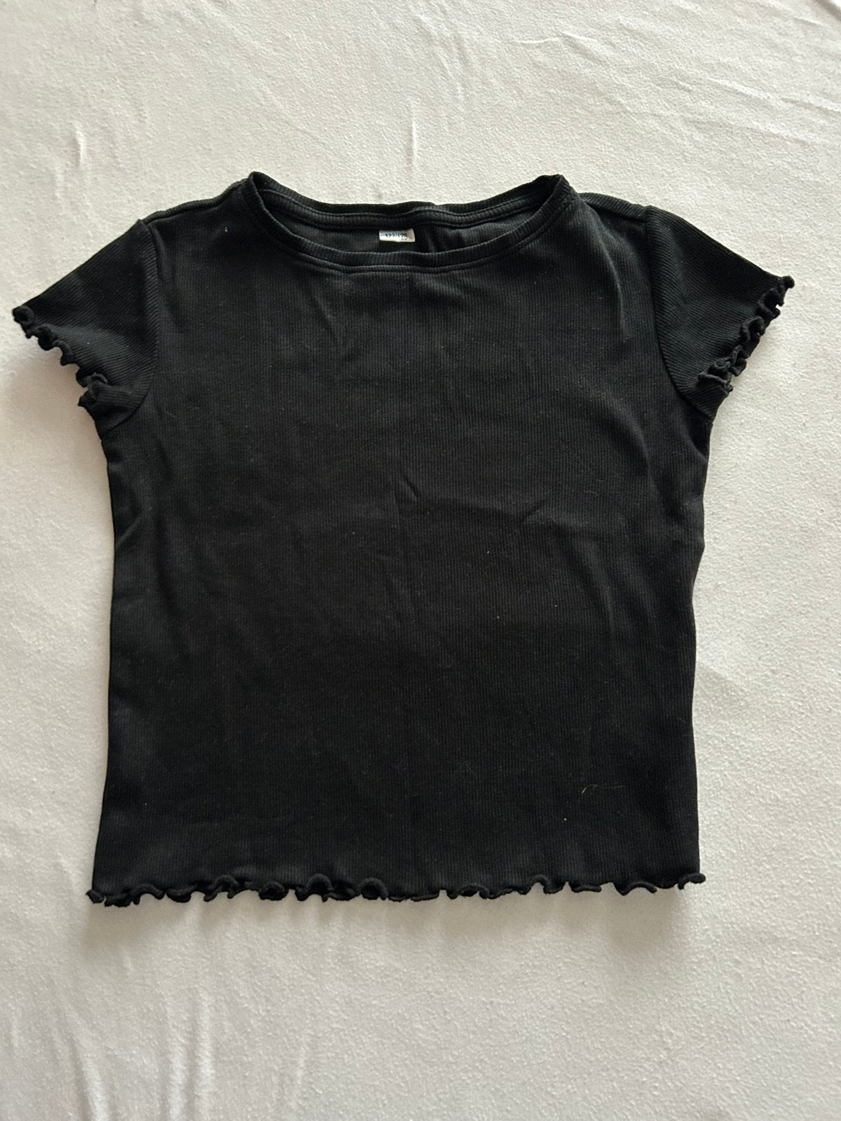 Zwart geribbeld shirtje maat 122/128, Kinderen en Baby's, Ophalen of Verzenden, Zo goed als nieuw, Meisje, Shirt of Longsleeve