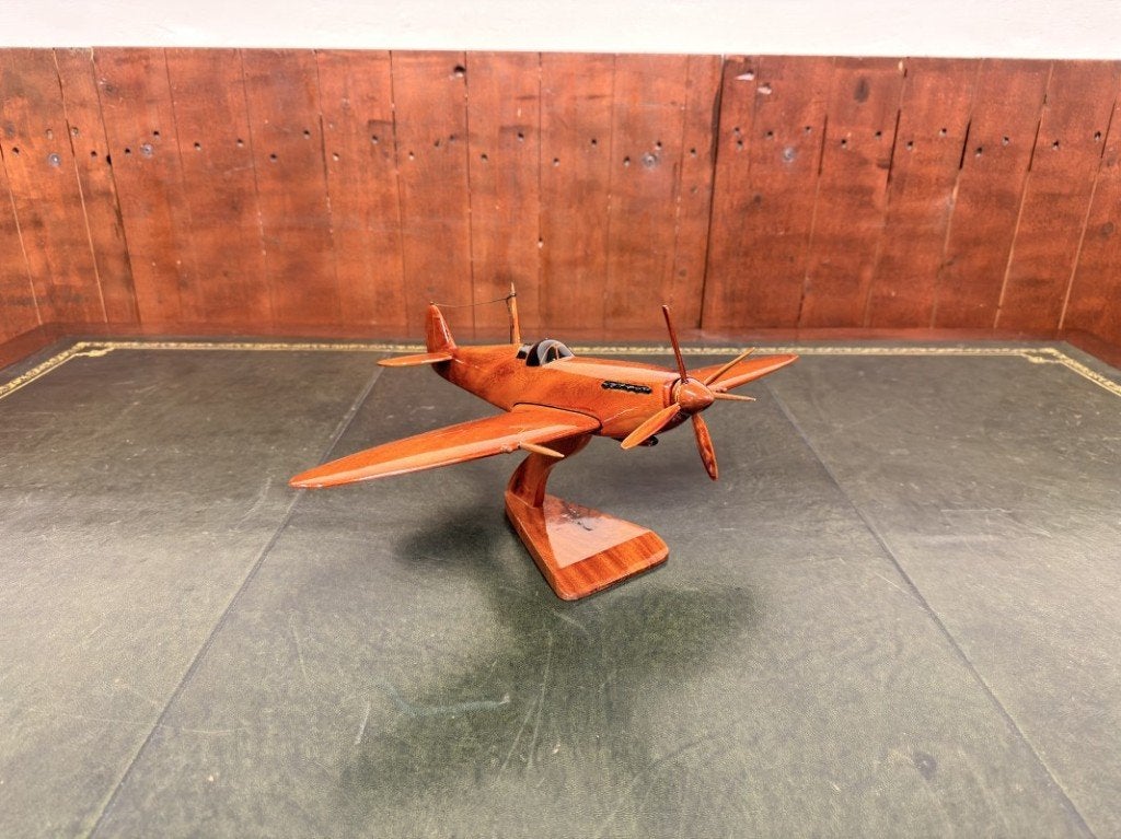 Engelse Mahoniehouten Spitfire Modelvliegtuig, Ophalen
