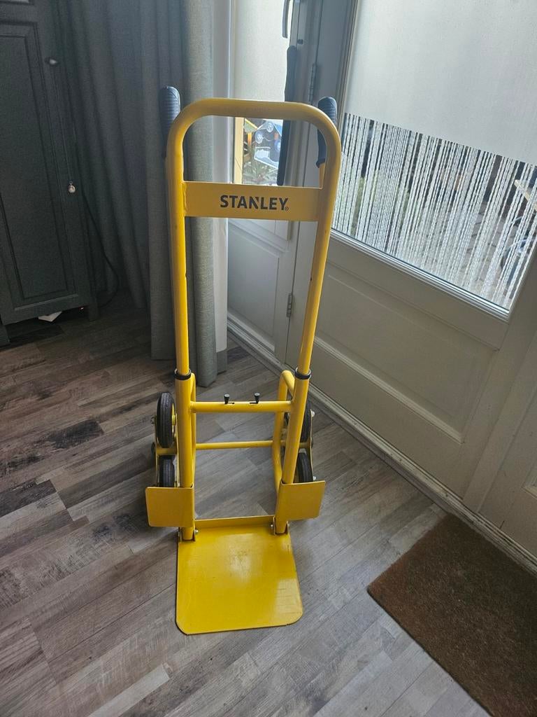STANLEY inklapbare steekwagen met drie draaibare wielen., Doe-het-zelf en Verbouw, Transportwagens, Zo goed als nieuw, Steekwagen