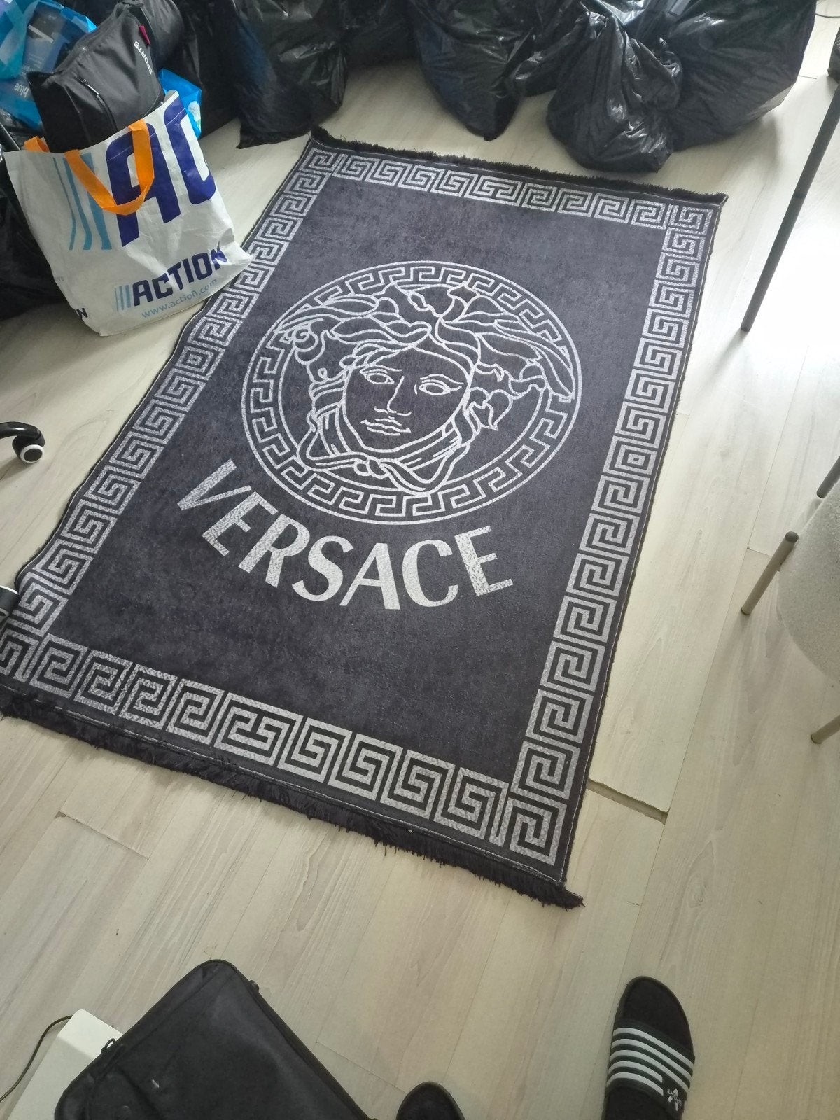 Zwart/grijs vloerkleed met Medusa-design, Ophalen, Gebruikt, 100 tot 150 cm, Modern, Grieks