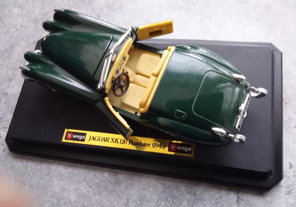 Jaguar XK 120 Roadster (1948) - Burago Schaalmodel, Ophalen of Verzenden, Zo goed als nieuw, Auto, Bburago