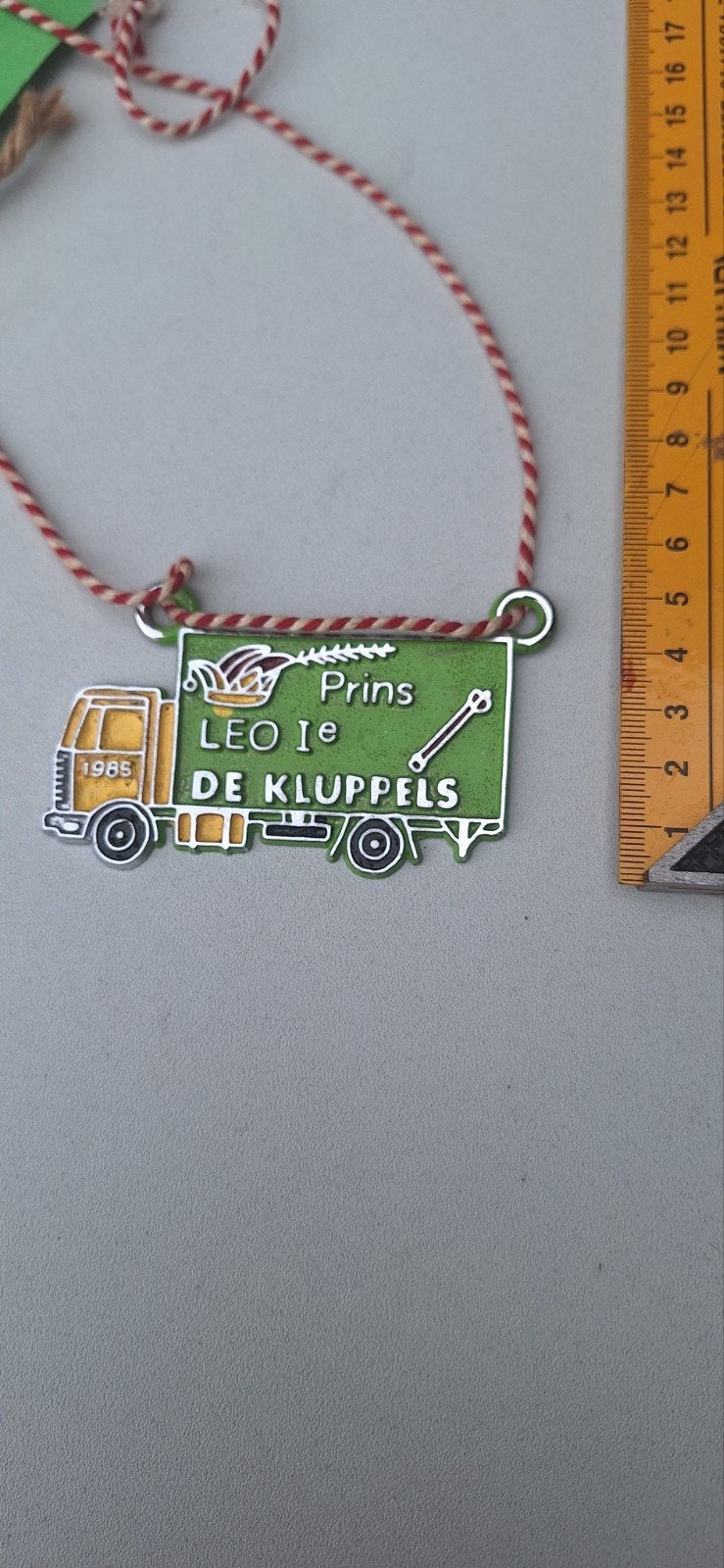 Carnaval medaille De Kluppels Mierlo hout 1985 (24.1), Ophalen of Verzenden, Overige materialen