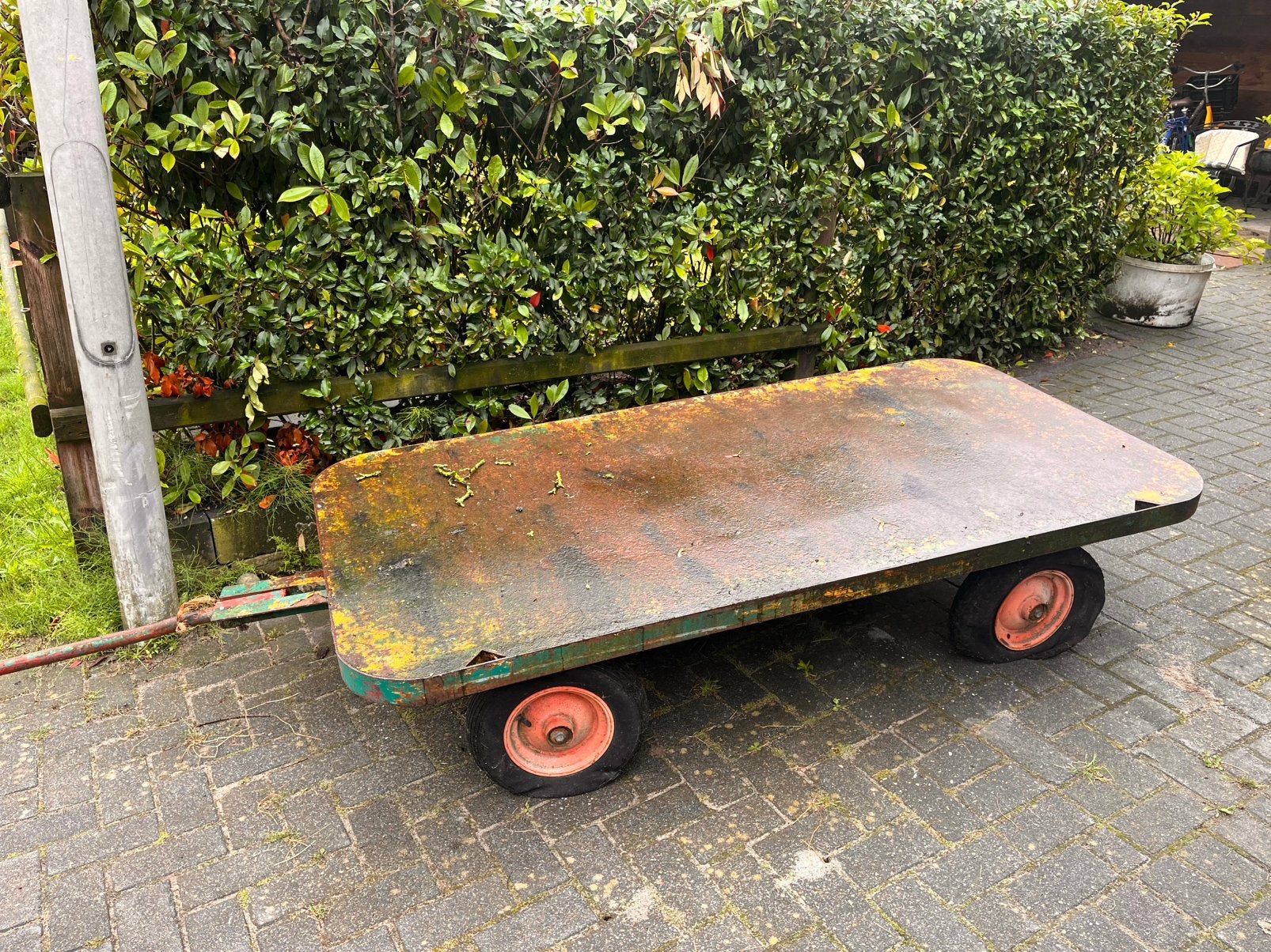 Plat wagentje, banden lek. 100cm bij 200cm, 100 liter of meer, Ophalen, Gebruikt, Transportkar