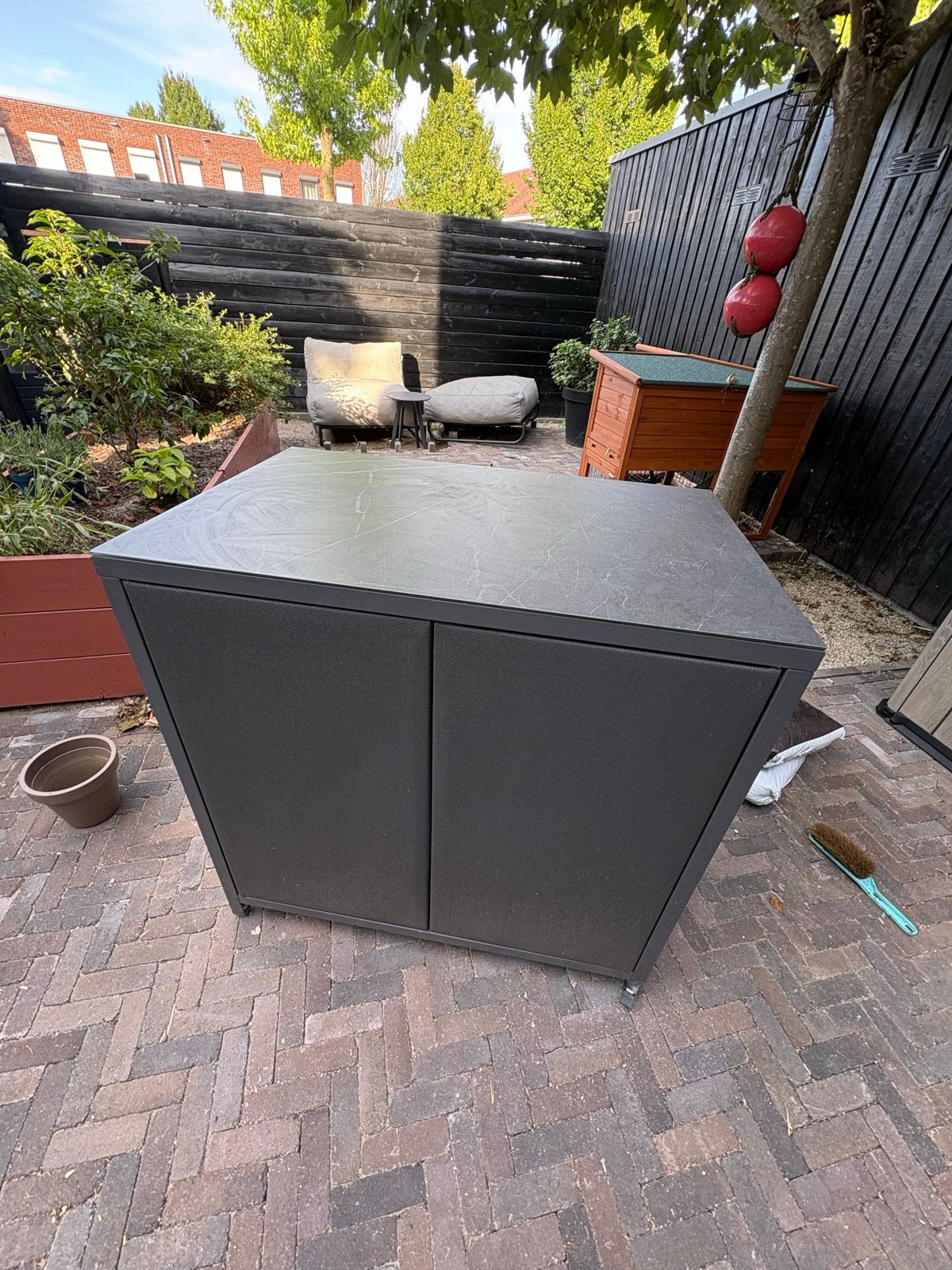 Buitenkast voor in de tuin, Ophalen