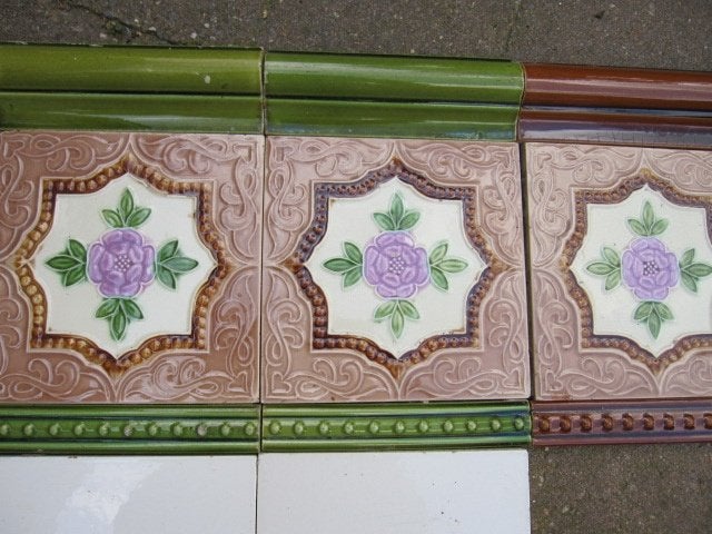 30 stuks art nouveau tegels met paarse roos in relief, Antiek en Kunst, Ophalen