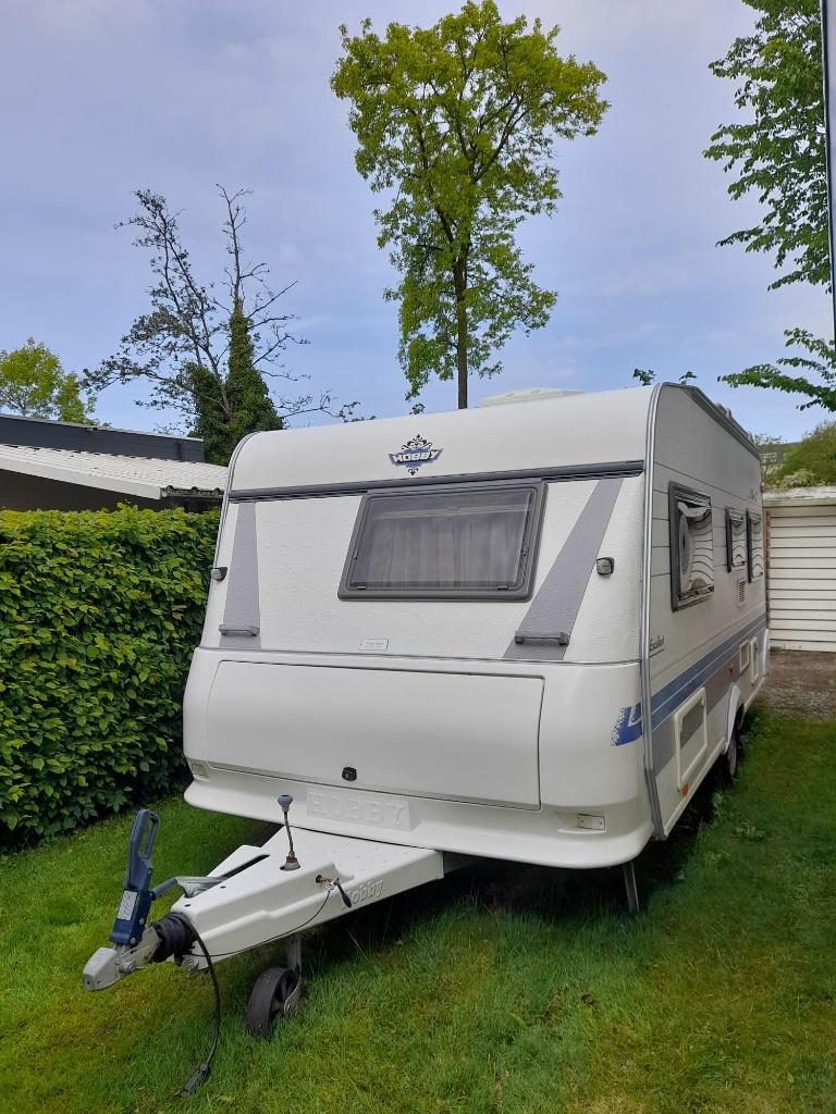 Hobby 460 UFE Excellent easy 2003  Vraagprijs € 7450,-, Omvormbare zithoek, Schokbreker, Rondzit, Hobby