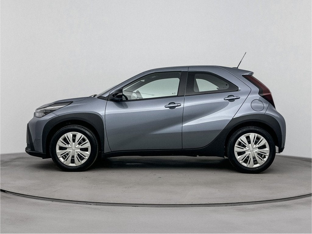 Toyota Aygo X Hybrid 115 play. (bj 2026, automaat), 12 maanden, Stof, 116 pk, Hybride Elektrisch/Benzine