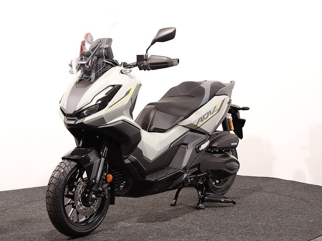 Honda ADV350, Bedrijf, Scooter
