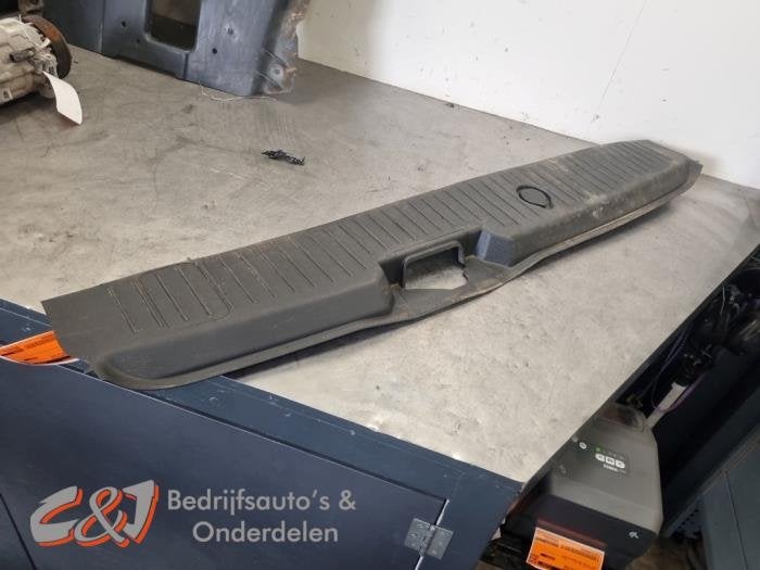 Afdekking slotvanger achter van een Ford Transit Connect, Gebruikt, -, -, Ophalen of Verzenden
