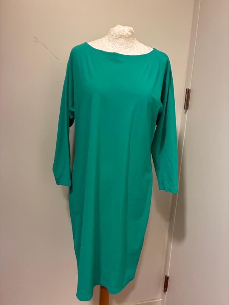 LaDress S Groene jurk zgan travelstof carla 96 cm lengte, Maat 38/40 (M), Ophalen of Verzenden, Zo goed als nieuw, Knielengte