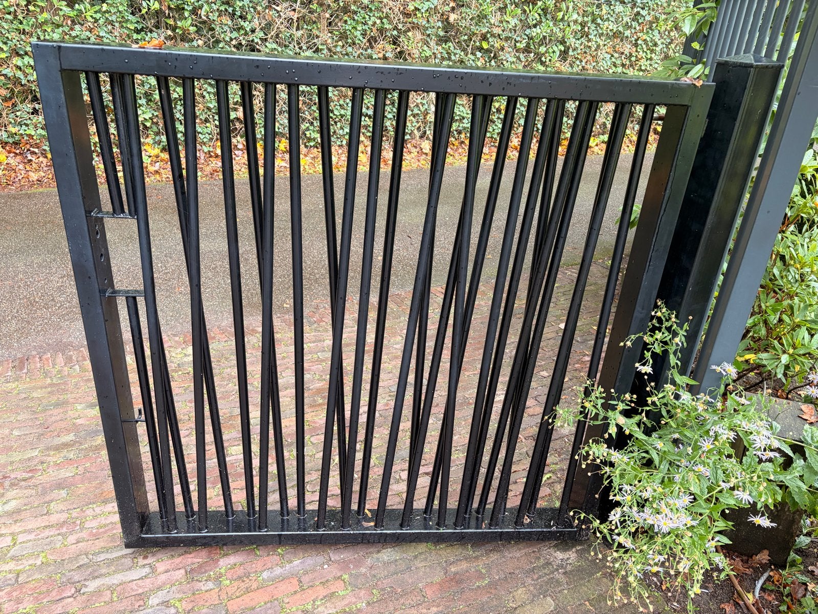 Stalen Poort met Modern Design voor oprit tuinpoort inrit, Ophalen, Zo goed als nieuw, IJzer, Sierhekwerk