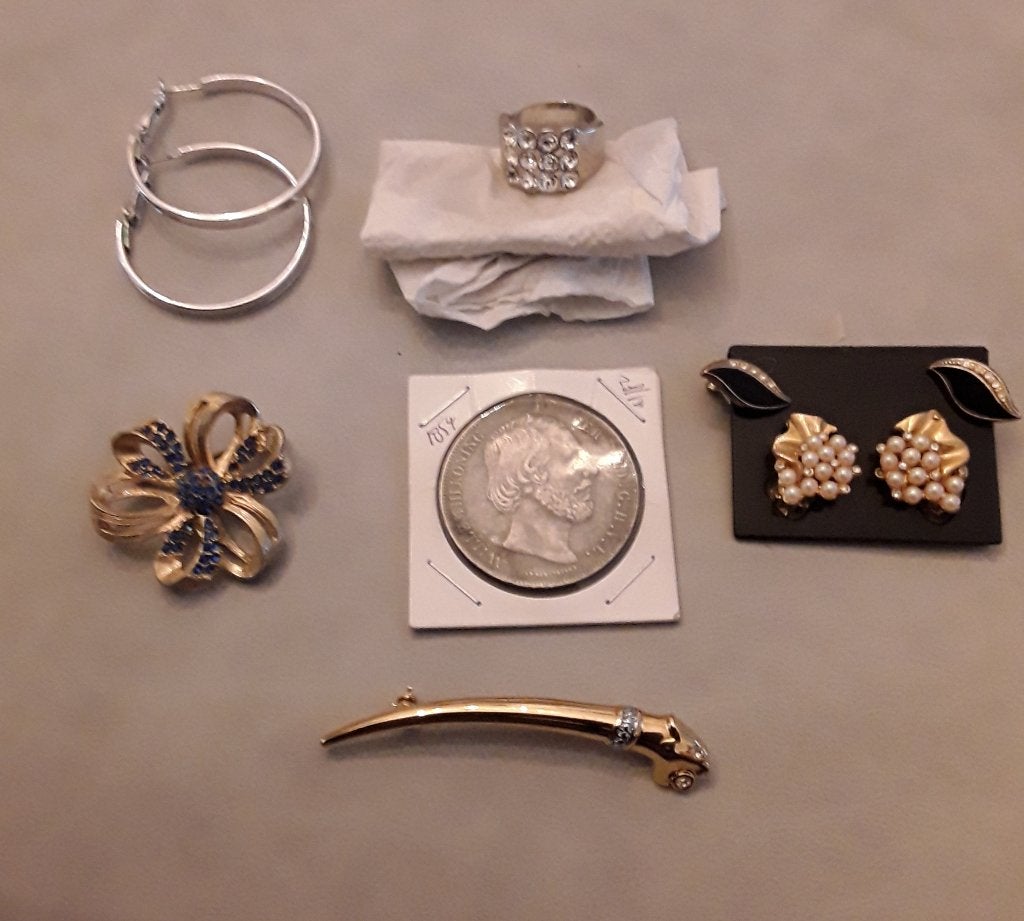 Lot sieraden + nederlandse munt, Sieraden, Tassen en Uiterlijk, Antieke sieraden, Ophalen, Overige materialen, Overige typen, Verguld