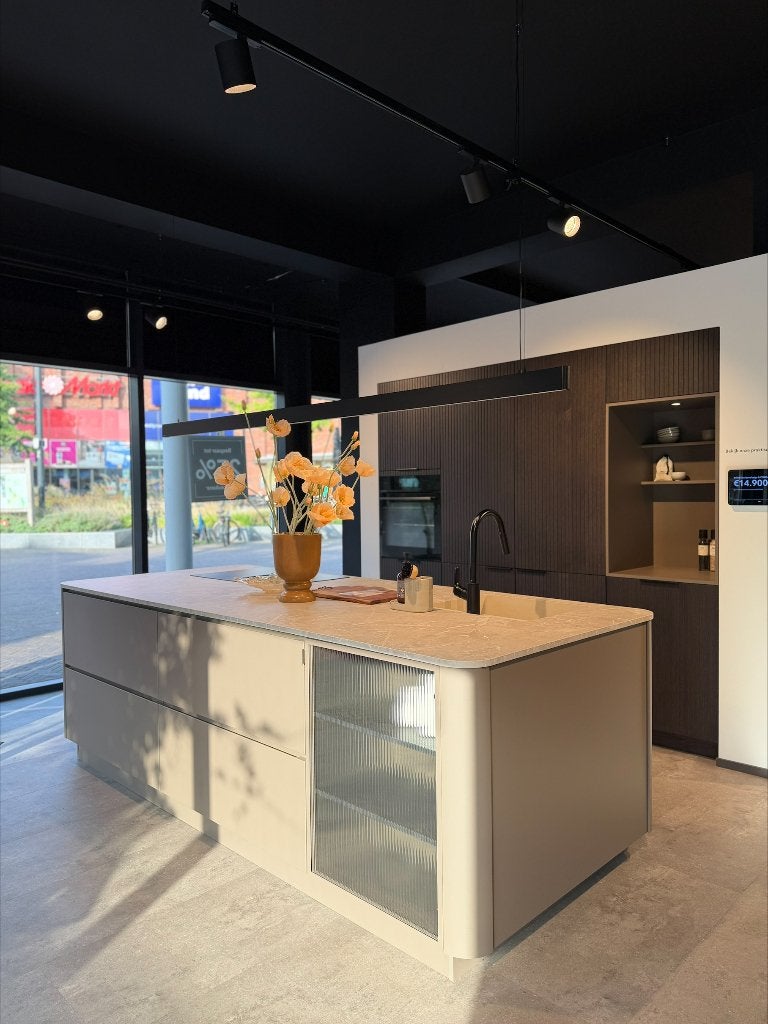 showroom keuken KVIK MANO MOCHA / CORISA, Bruin, Overige typen, Nieuw, Ophalen of Verzenden