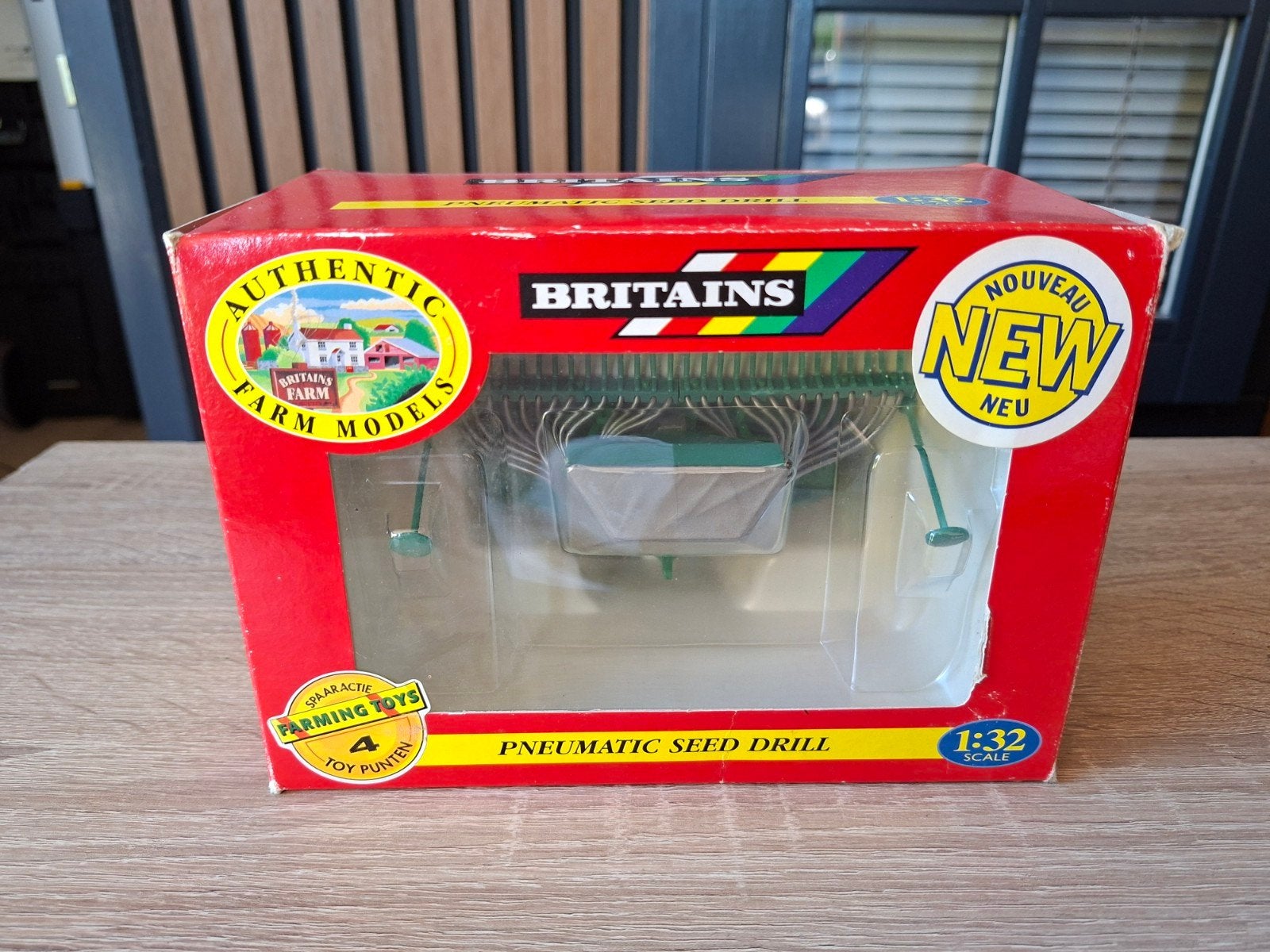 Britains Pneumatische Zaaimachine 1:32 - Nieuw in Doos, Hobby en Vrije tijd, Modelauto's | 1:32, Ophalen of Verzenden