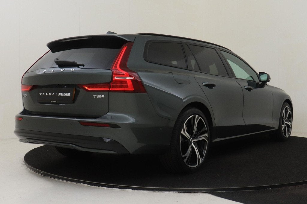 Volvo V60 T8 PLUG-IN HYBRID AWD ULTRA DARK -PANO.DAK|HARMAN/, Auto's, Volvo, Automaat, 12 maanden, Gebruikt, Euro 6