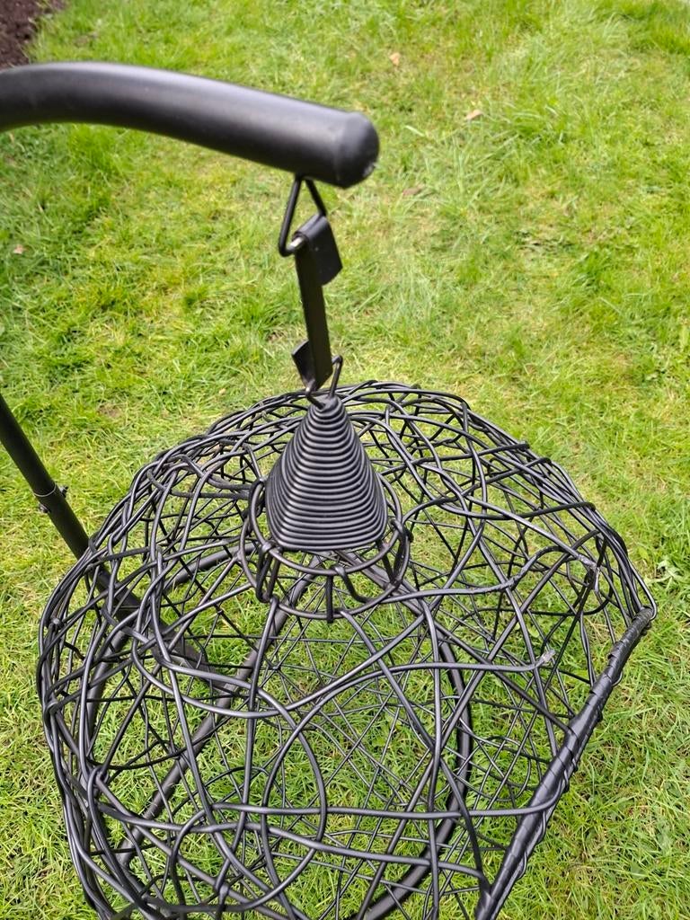 Zwarte hangstoel met standaard, Ophalen, Met standaard