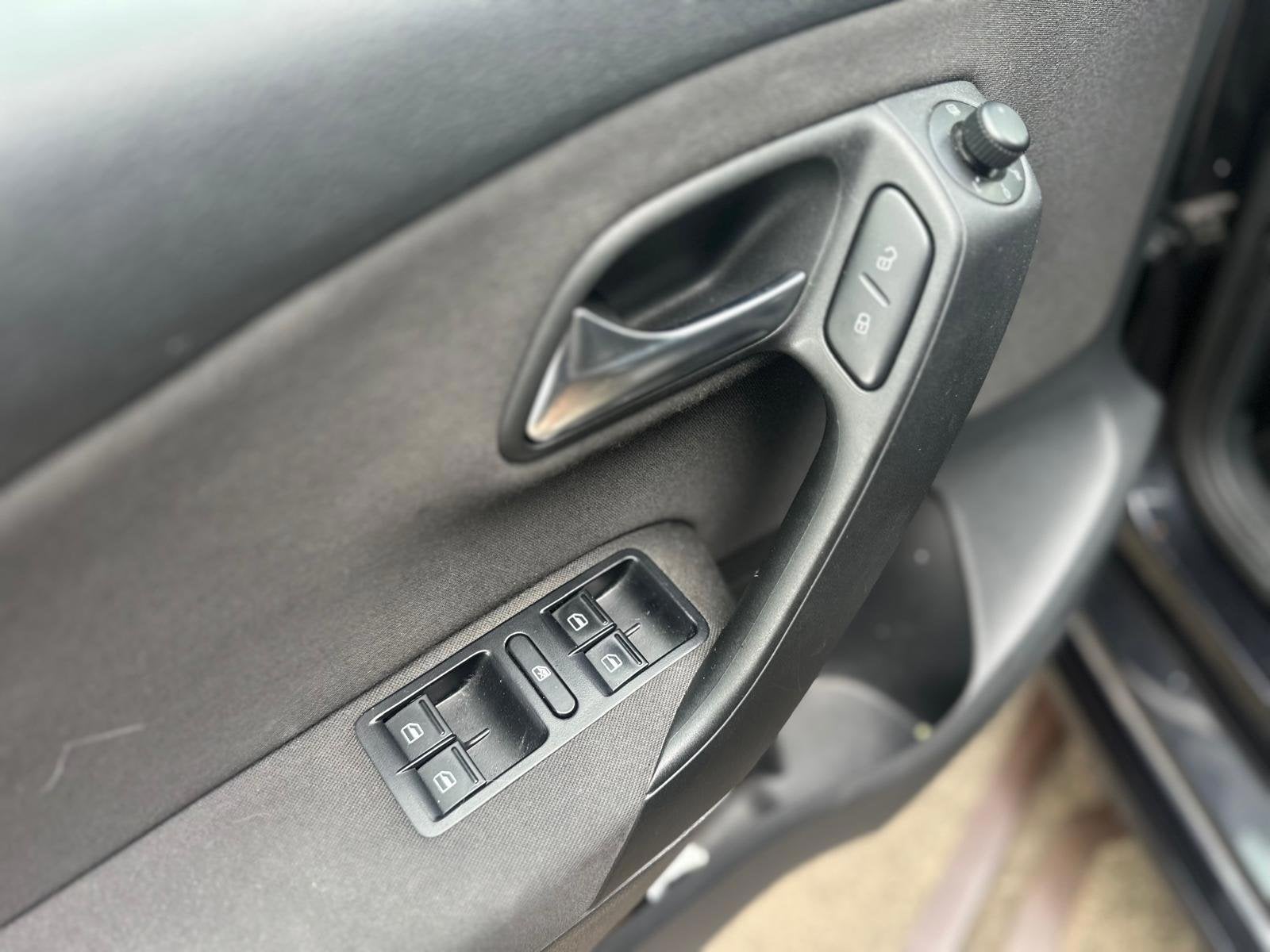 Volkswagen Polo 1.2 TSI DSG | R-Line | Carplay | Airco | Fri, Stof, Gebruikt, Zwart, 4 cilinders