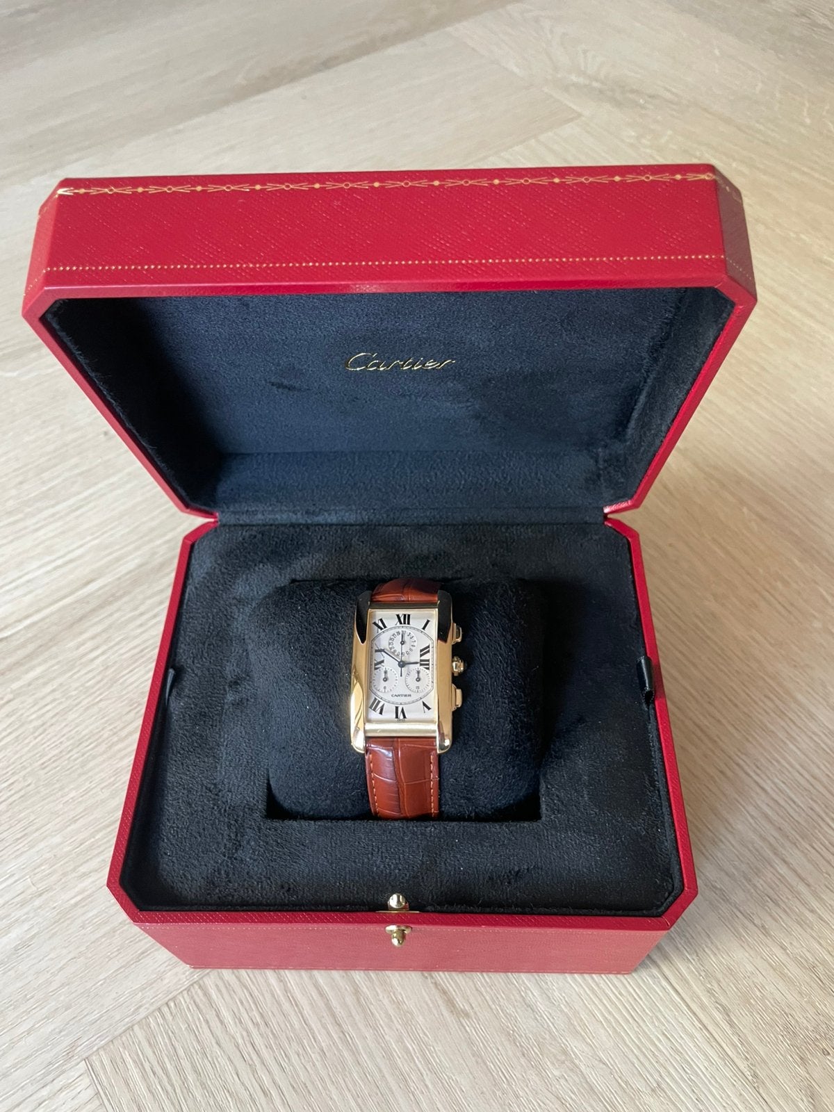 Cartier Tank Americaine chronograph, Leer, Polshorloge, Zo goed als nieuw, Goud