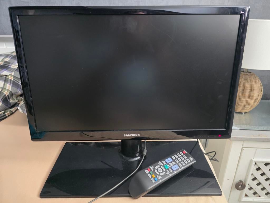 Samsung ue22d5003bw fulltime HD tv met afstandsbediening., Ophalen