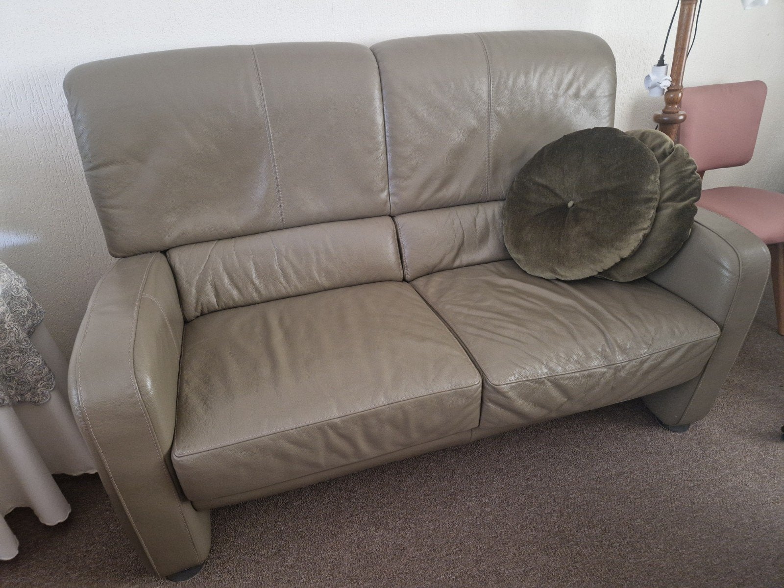 Comfortabele 2-zits leren bank - 157 cm breed, Huis en Inrichting, Banken | Sofa's en Chaises Longues, Ophalen, Gebruikt, 150 tot 200 cm