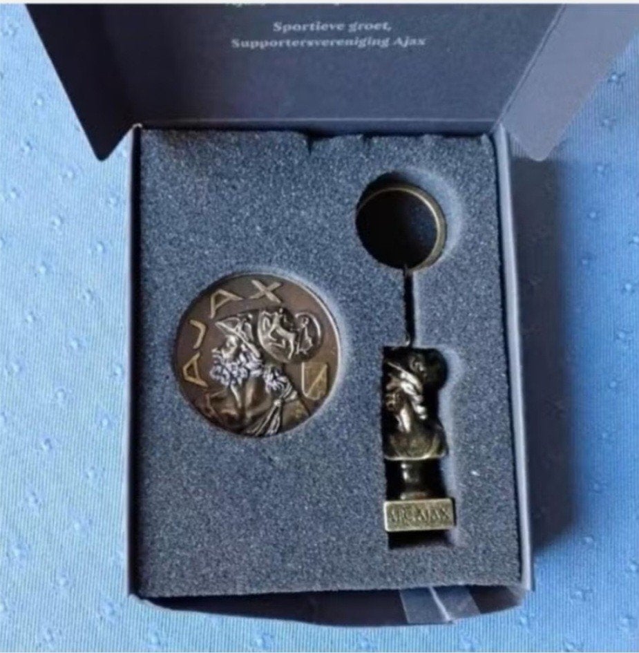 Ajax sleutelhanger en magneet 125 jaar, Ophalen, Nieuw, Ajax, Overige typen