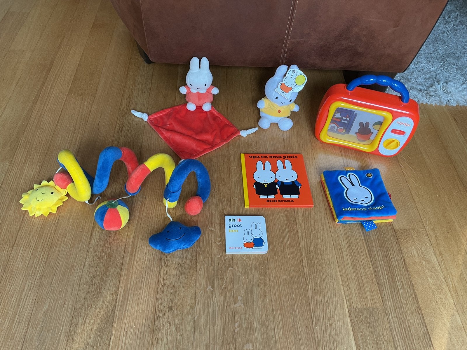 Nijntje speelgoed en boekjes pakket. Nieuwstaat., Ophalen of Verzenden, Zo goed als nieuw, Overige typen, Met geluid