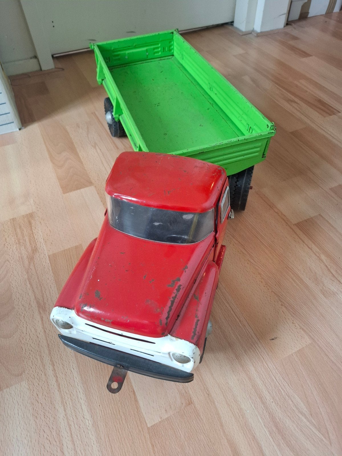 grote plaatstalen Zill Ziss vrachtwagen zie de foto's, Ophalen