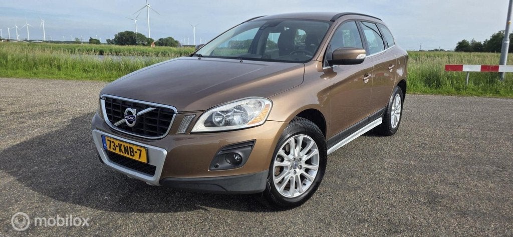 Volvo XC60 2.4D Momentum, Auto's, Bruin, Bedrijf, 175 pk, Parkeersensor