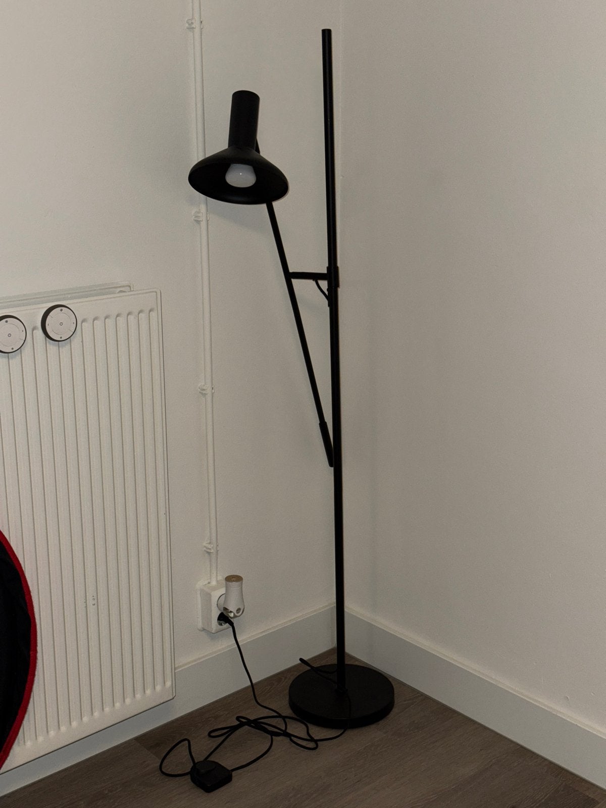 Karwei vloerlamp Loek, zwart - Nieuwstaat, Huis en Inrichting, Lampen | Vloerlampen, Ophalen, Nieuw, E27 (groot), Metaal