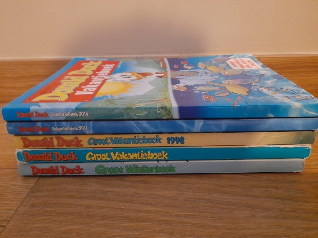 Foto 3 van Grote verzameling Donald Duck stripboeken(90–2023)450 stuks