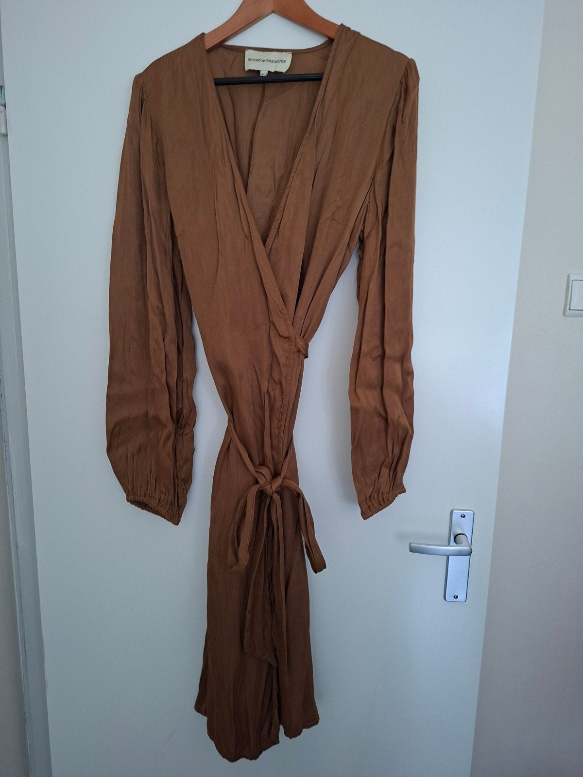 Moost Wanted wikkeljurk camel XL met ballonmouwen, Kleding | Dames, Jurken, Gedragen, Maat 46/48 (XL) of groter, Bruin, Ophalen of Verzenden