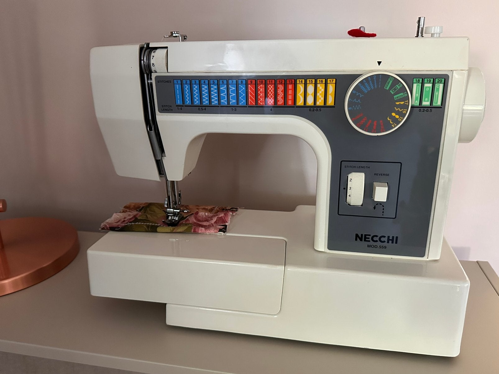 Zo goed als nieuw! Necchi naaimachine - model 559, Ophalen, Zo goed als nieuw, Naaimachine, Overige merken