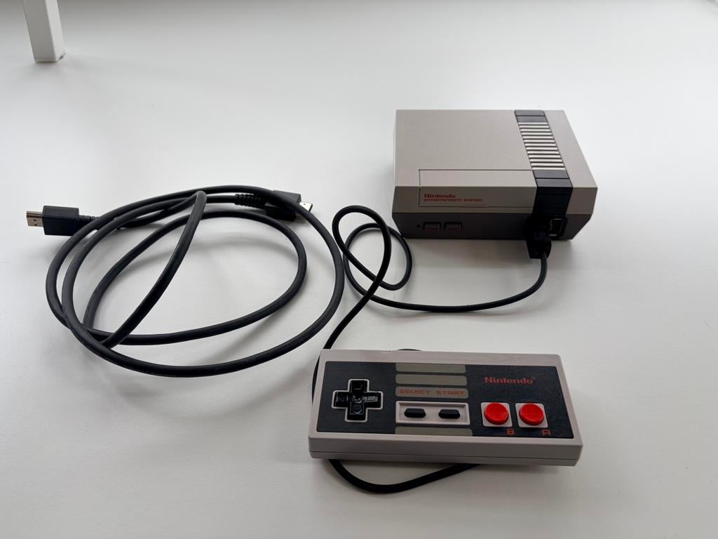 Nintendo NES mini met controller, Spelcomputers en Games, Spelcomputers | Nintendo NES, Ophalen of Verzenden, Zo goed als nieuw