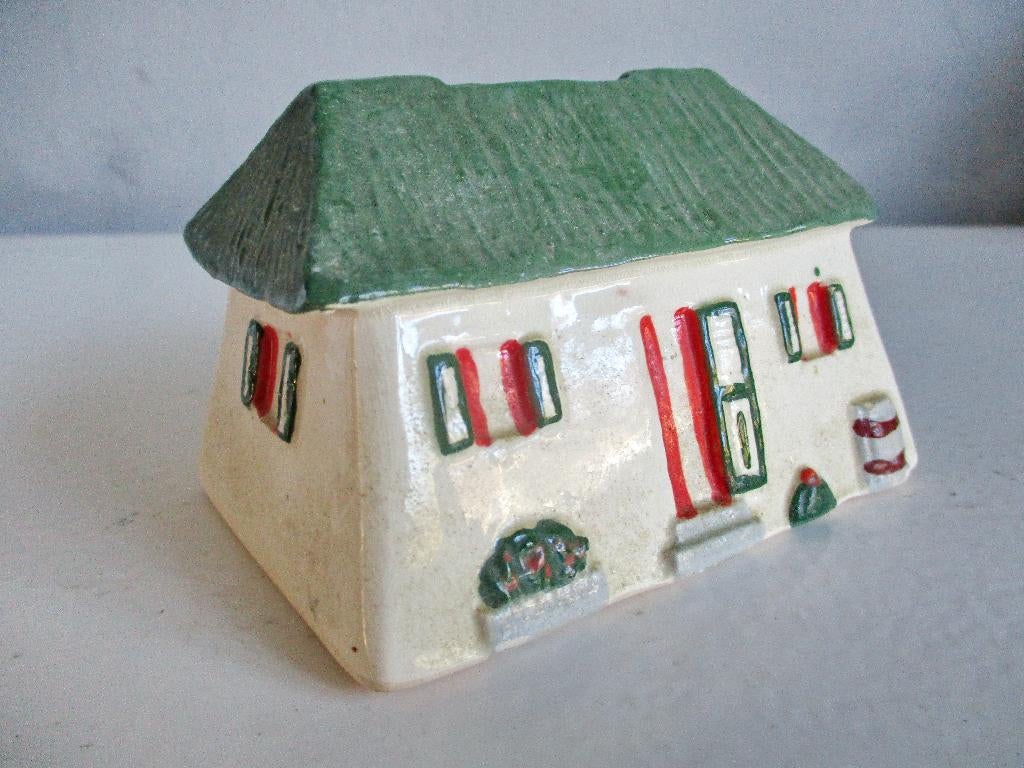Curaçao gebouw keramiek aardewerk knuku spaarpot, Ophalen of Verzenden