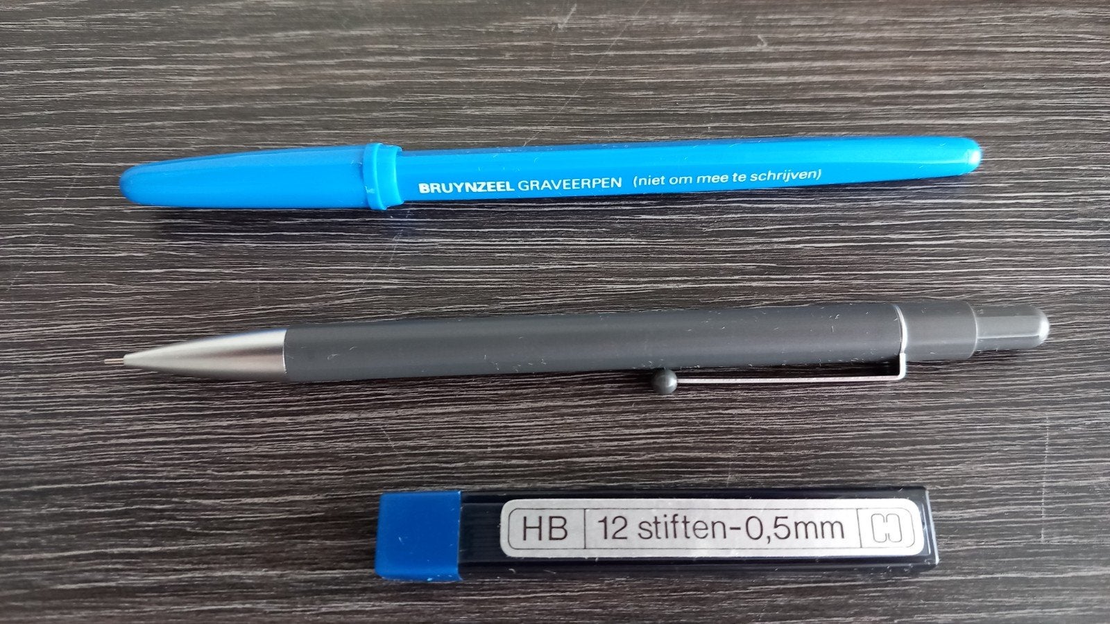 BRYUNZEEL GRAVEERPEN/ HEMA VUL POTLOOD+ 12 HB STIFTEN 0,5MM, Nieuw, Ophalen of Verzenden, Overige materialen, Blauw