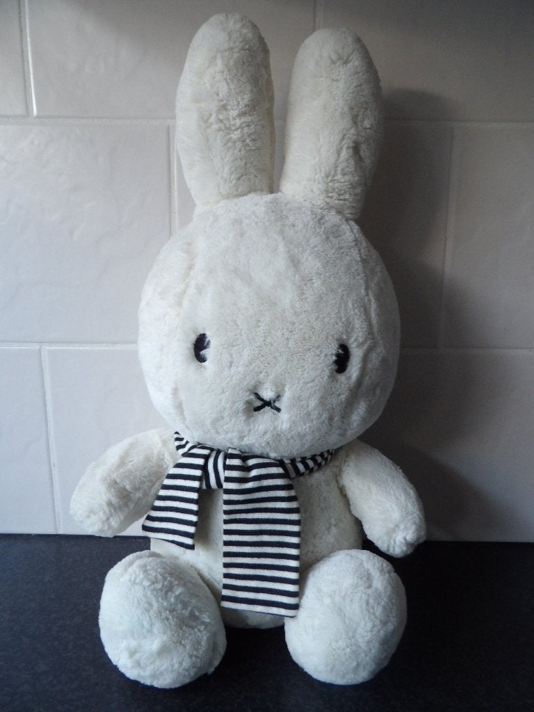 Nieuw Nijntje knuffel Winter sitting 46 cm, Nijntje, Ophalen of Verzenden, Middelgroot (20 tot 80 cm), Wit