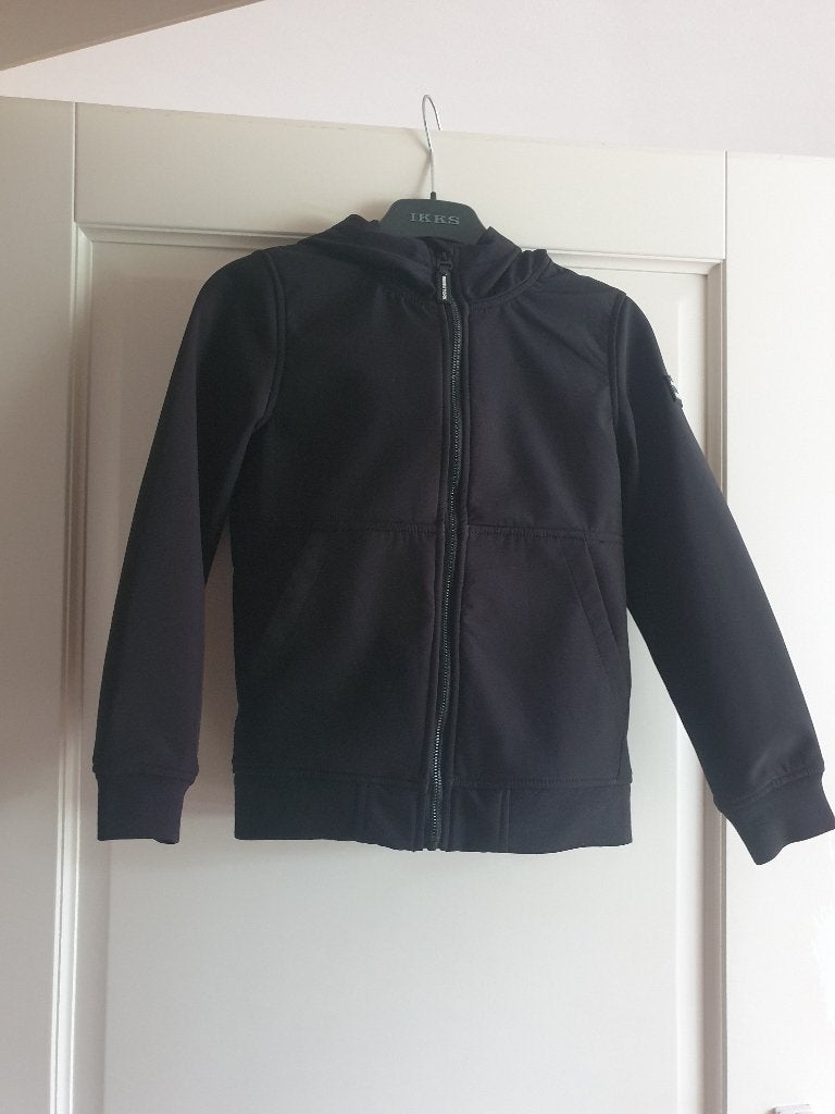 Nieuw softshell jas 134 - 140 zwart jongen tussenjas, Kinderen en Baby's, Ophalen of Verzenden, Nieuw, Jongen, Jas