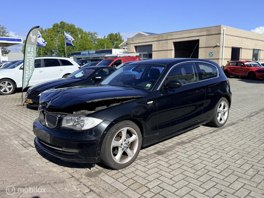 BMW 1-serie 118d Corporate Business Line, Euro 5, 4 cilinders, 4 stoelen, Zwart