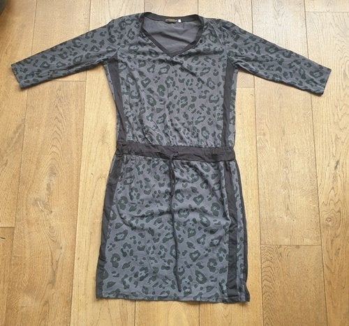 Zwarte Panterprint Jurk Musthaves by Elja (L-XL), Zwart, Maat 42/44 (L), Musthaves by Elja, Ophalen of Verzenden