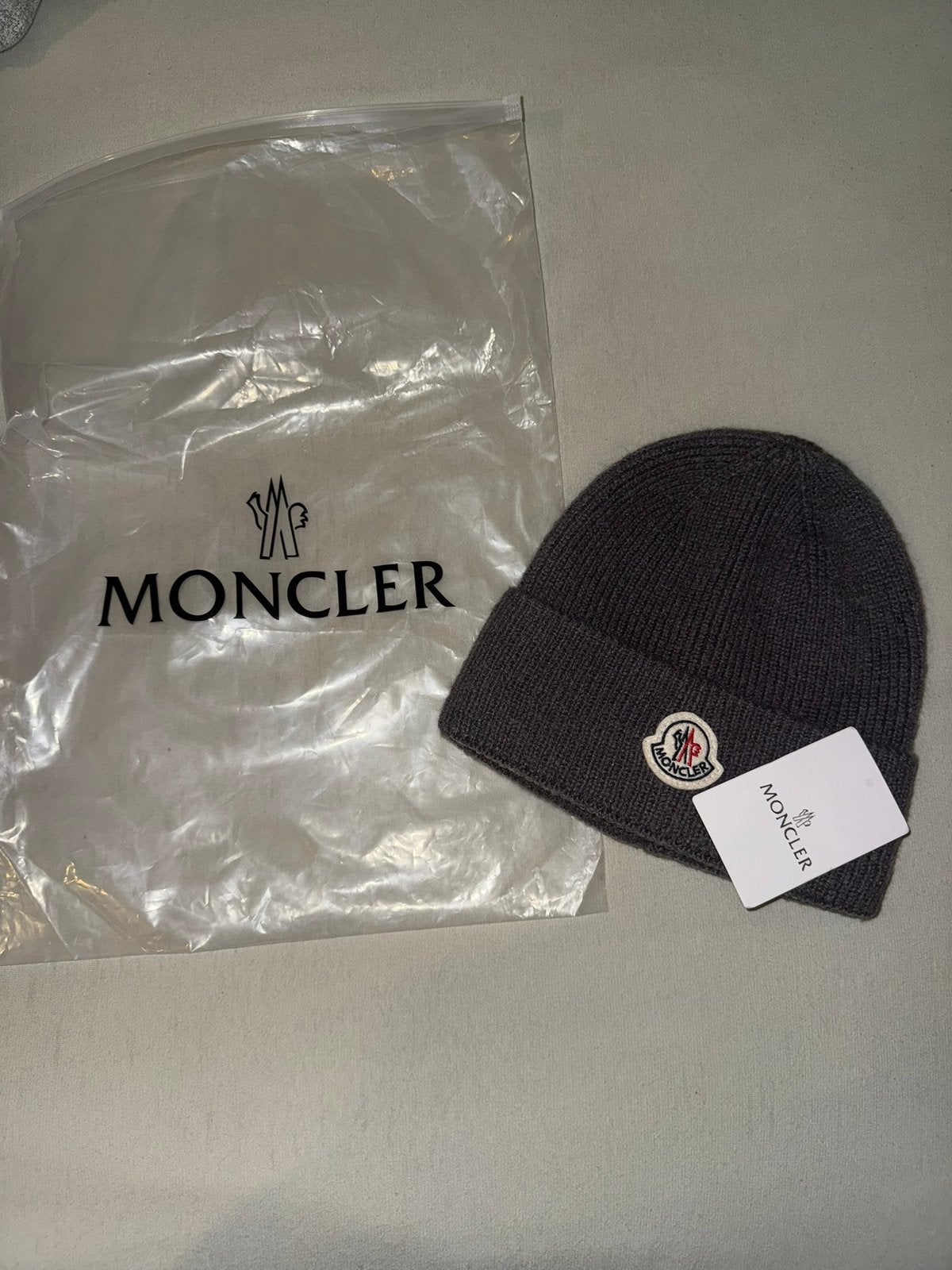 Moncler muts grijs, Kleding | Heren, Ophalen of Verzenden, Nieuw, Overige maten, Muts