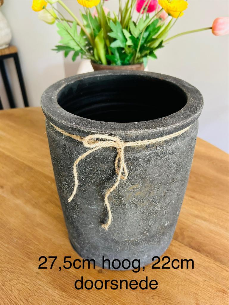 Grote zwart/grijze pot - ophalen Oud-Beijerland, Rond, Binnen, Zo goed als nieuw, Minder dan 40 cm