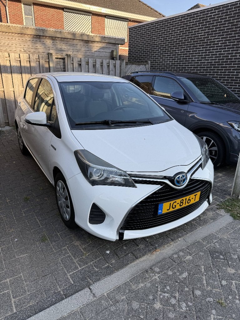 Toyota Yaris Hybrid Aspiration | Navi | Camera | APK 3-2027, Auto's, Dealer onderhouden, 4 cilinders, Origineel Nederlands, 1060 kg