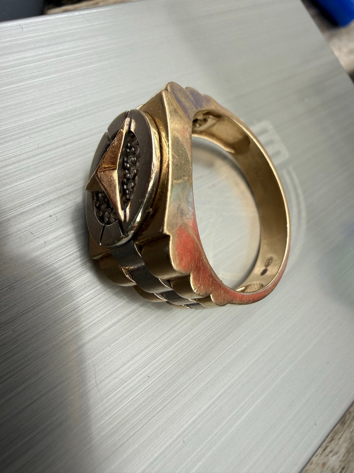 Gouden ring met Mercedes Benz logo en diamanten, Gebruikt, 20 of groter, Heer, Ophalen of Verzenden