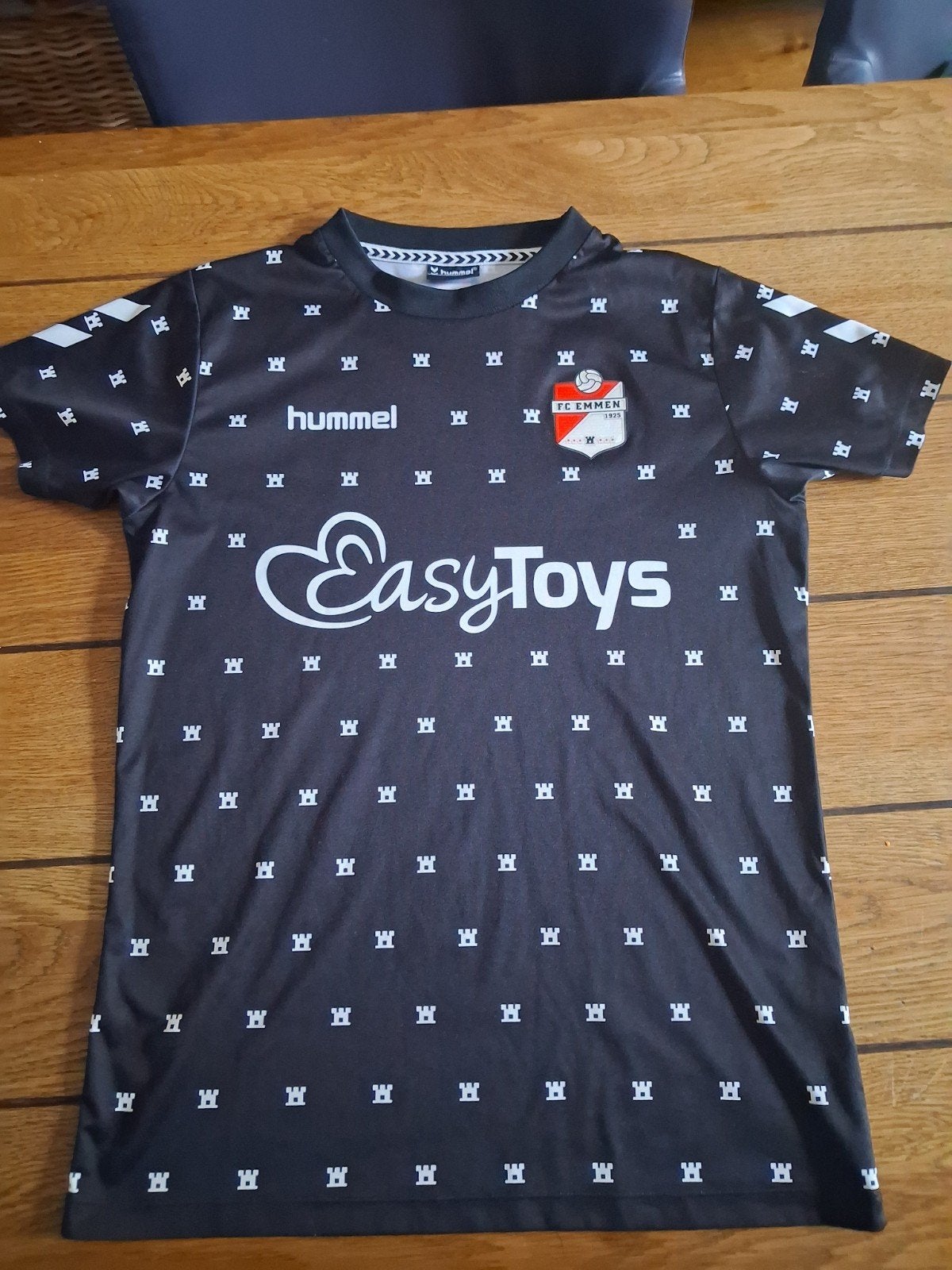 FC Emmen shirt Hummel voetbalshirt maat S easytoys, Sport en Fitness, Voetbal, Ophalen of Verzenden