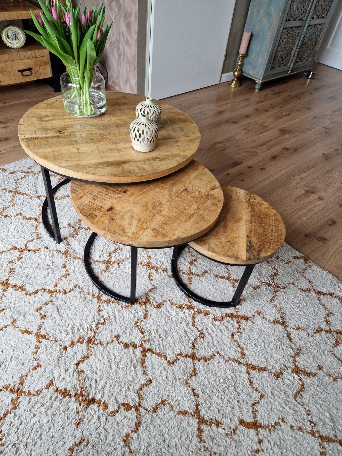 Set van 3 ronde salontafels van mangohout en metaal, Huis en Inrichting, Tafels | Salontafels, Overige houtsoorten, 50 – 75, 50 tot 100 cm