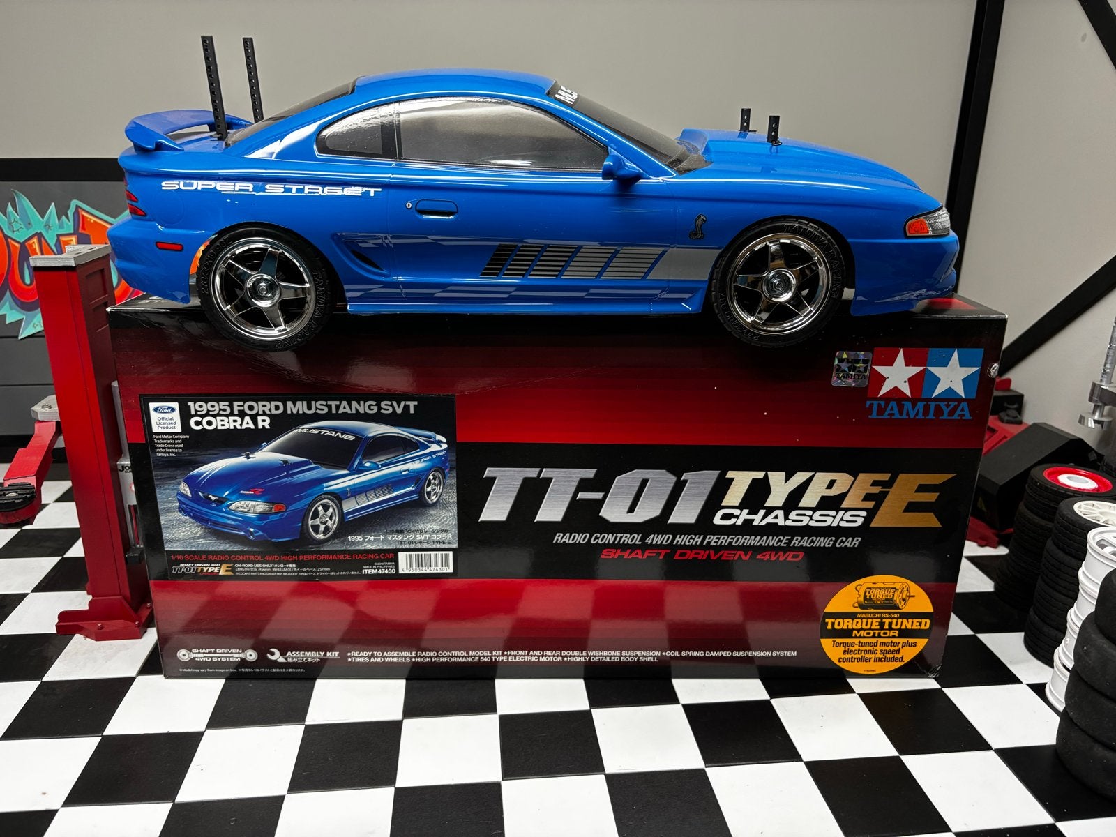 Tamiya TT-01E Ford Mustang SVT Cobra R RC Auto (geen servo), Hobby en Vrije tijd, Modelbouw | Radiografisch | Auto's, Ophalen of Verzenden